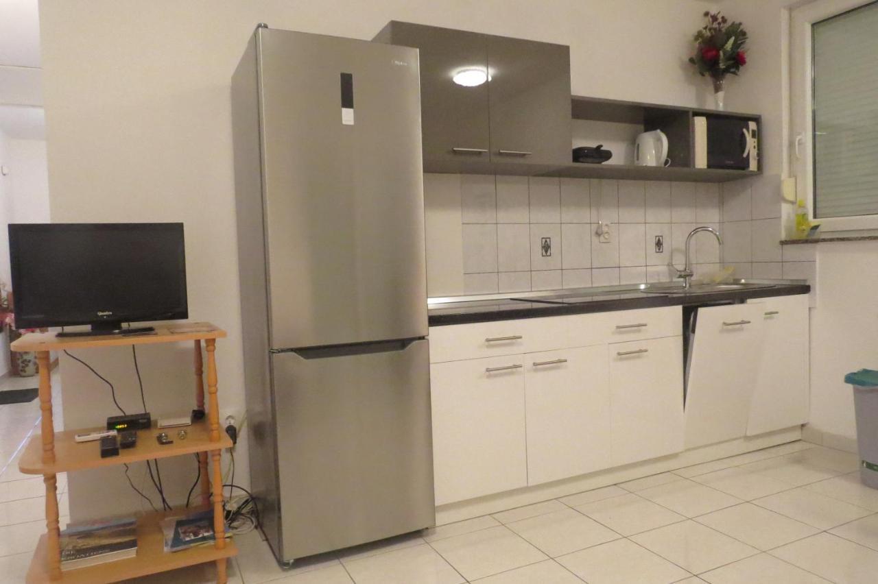 Modra Kuca Apartment Mandre Exterior photo