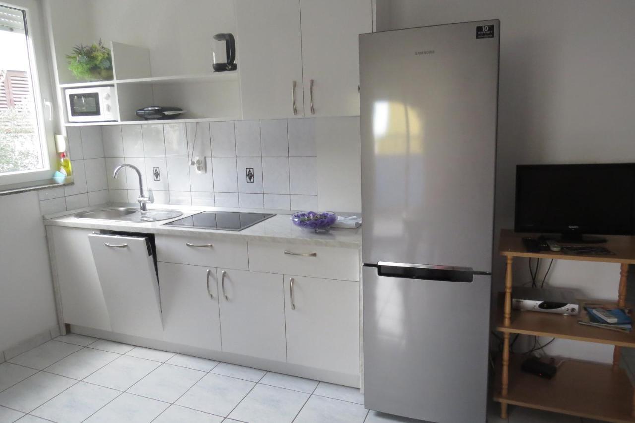Modra Kuca Apartment Mandre Exterior photo