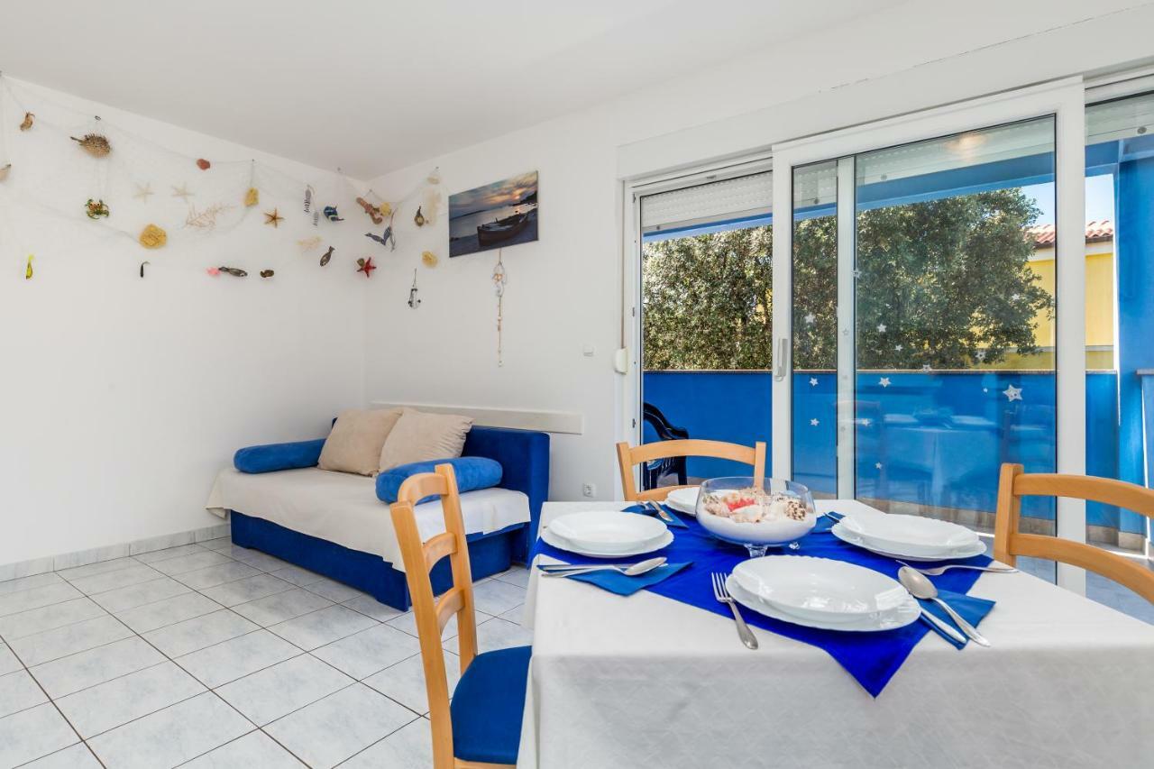 Modra Kuca Apartment Mandre Exterior photo