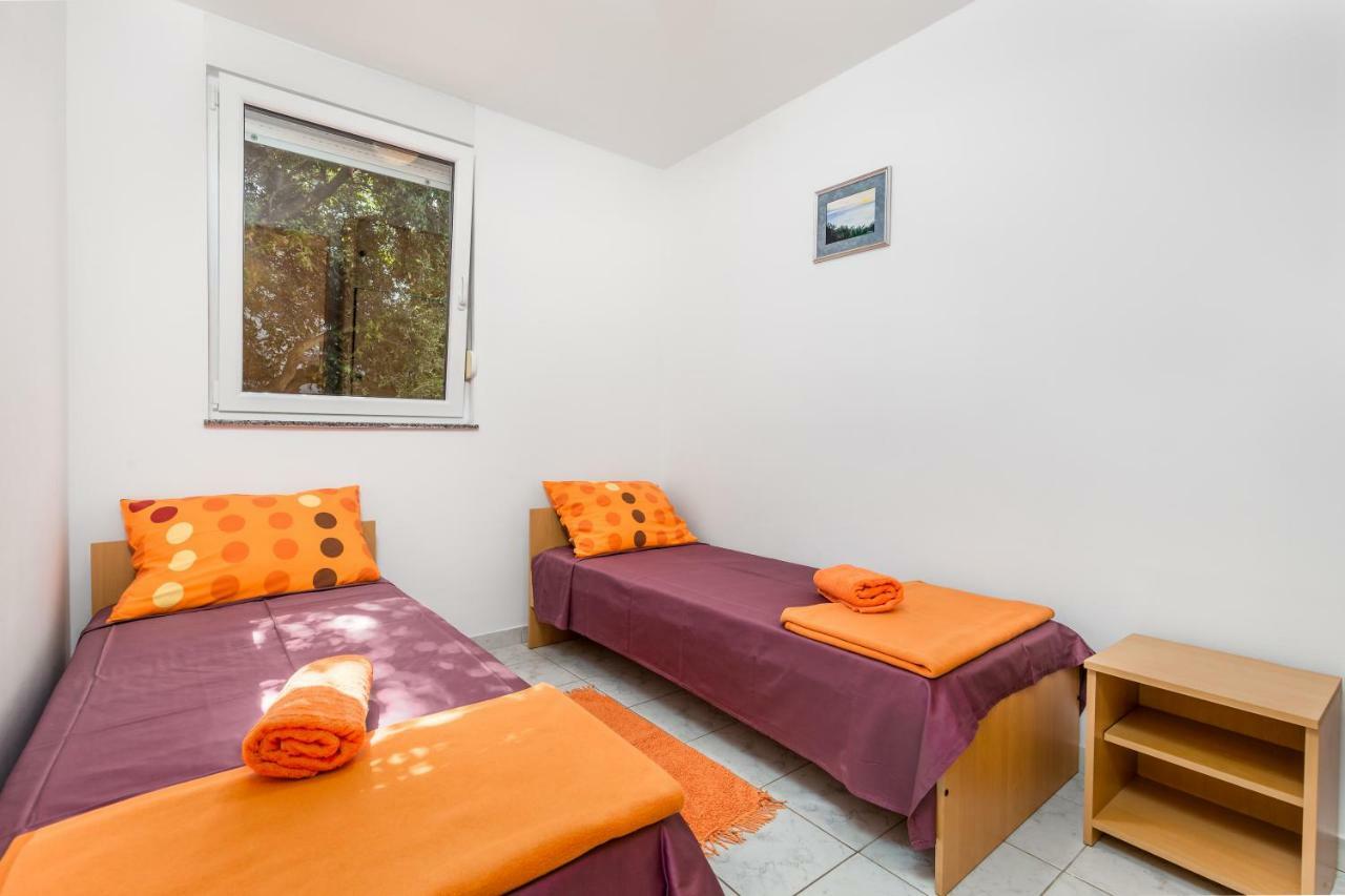 Modra Kuca Apartment Mandre Exterior photo